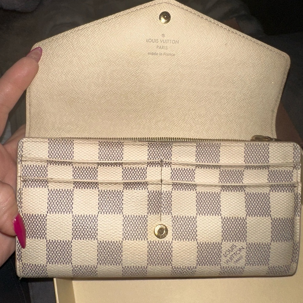 Authentic Louis Vuitton Sarah Wallet - Picture 4 of 8
